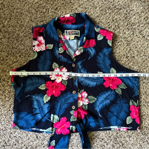 La Cabaña All Night Long | Floral Cropped Sleeveless Knot-Tie Top - Picture 6 of 7